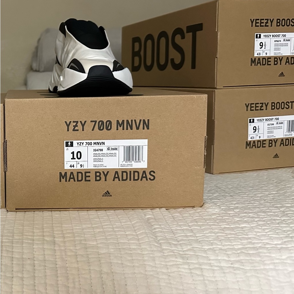 Yeezy 700 MNVN